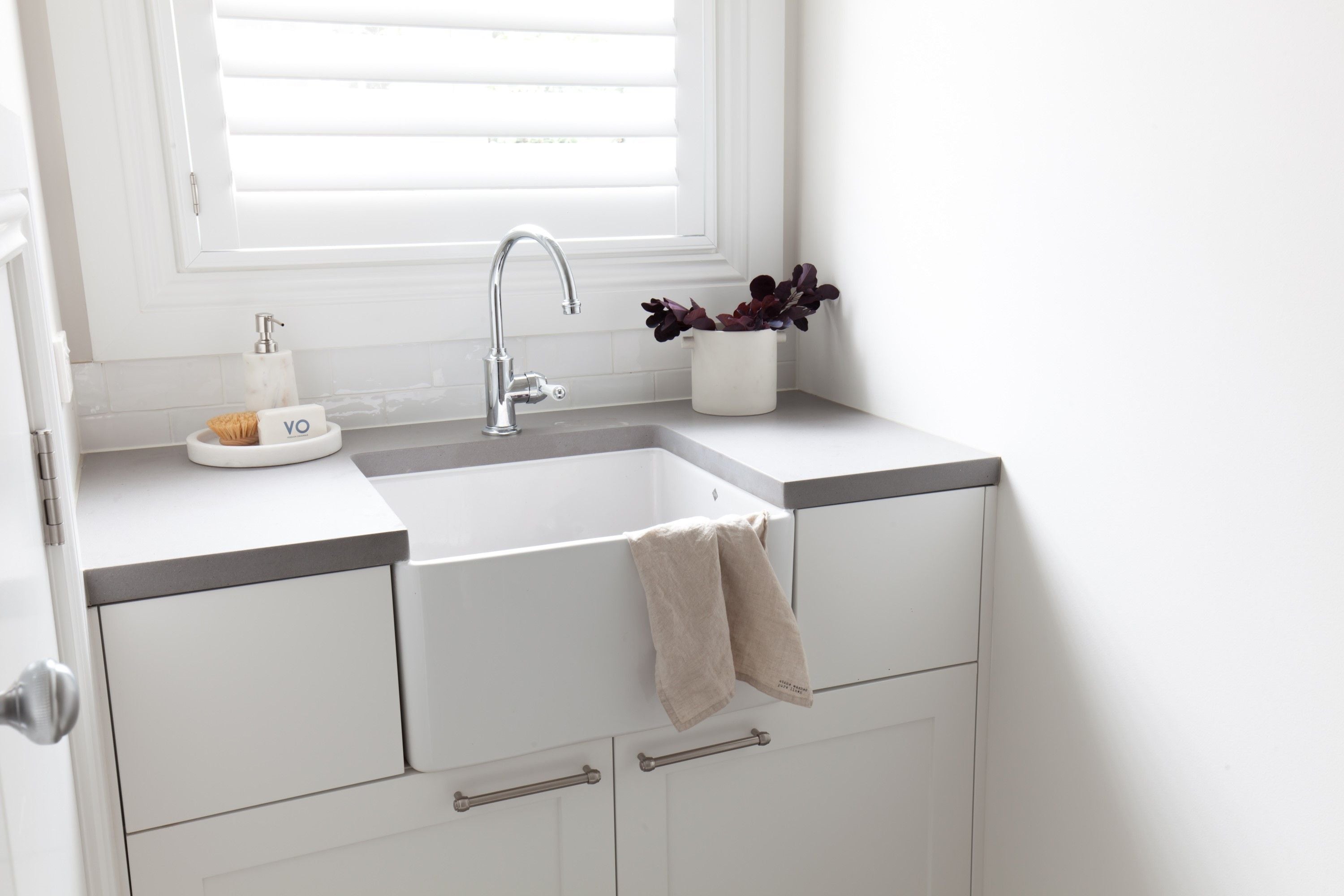 Turner Hastings Novi 50 x 46 Fine Fireclay Butler Sink NO50FS